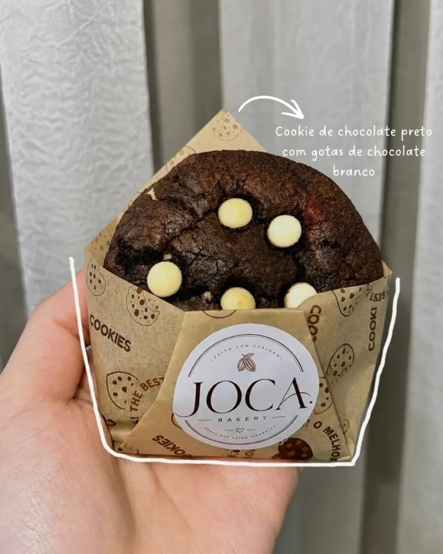 Cookie de chocolate com gotas de chocolate branco da Joca Bakery